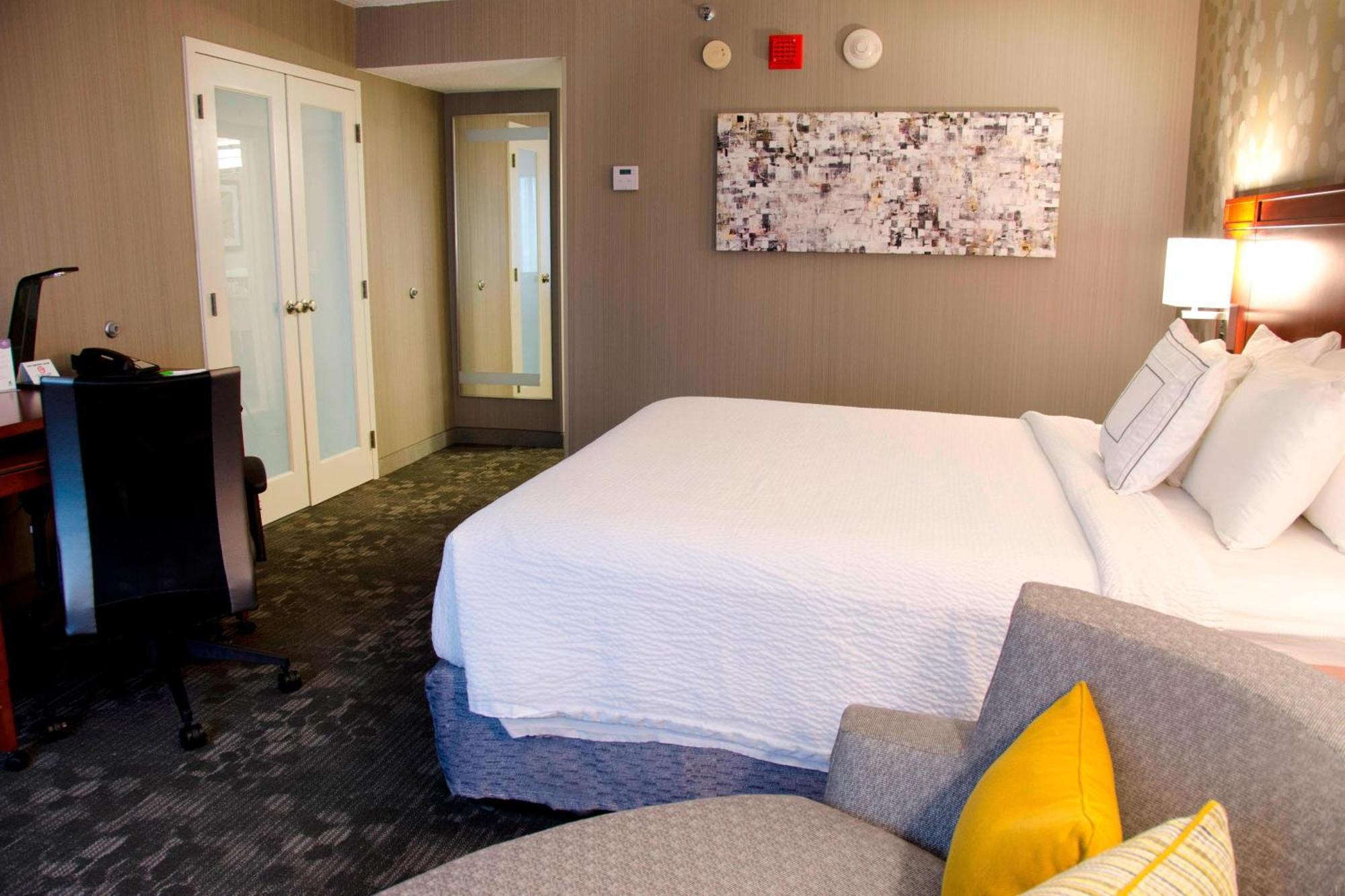 คอร์ทยาร์ด วอเทอร์บิวรี ดาวน์ทาวน์ Hotel วอเตอร์เบอรี ภายนอก รูปภาพ