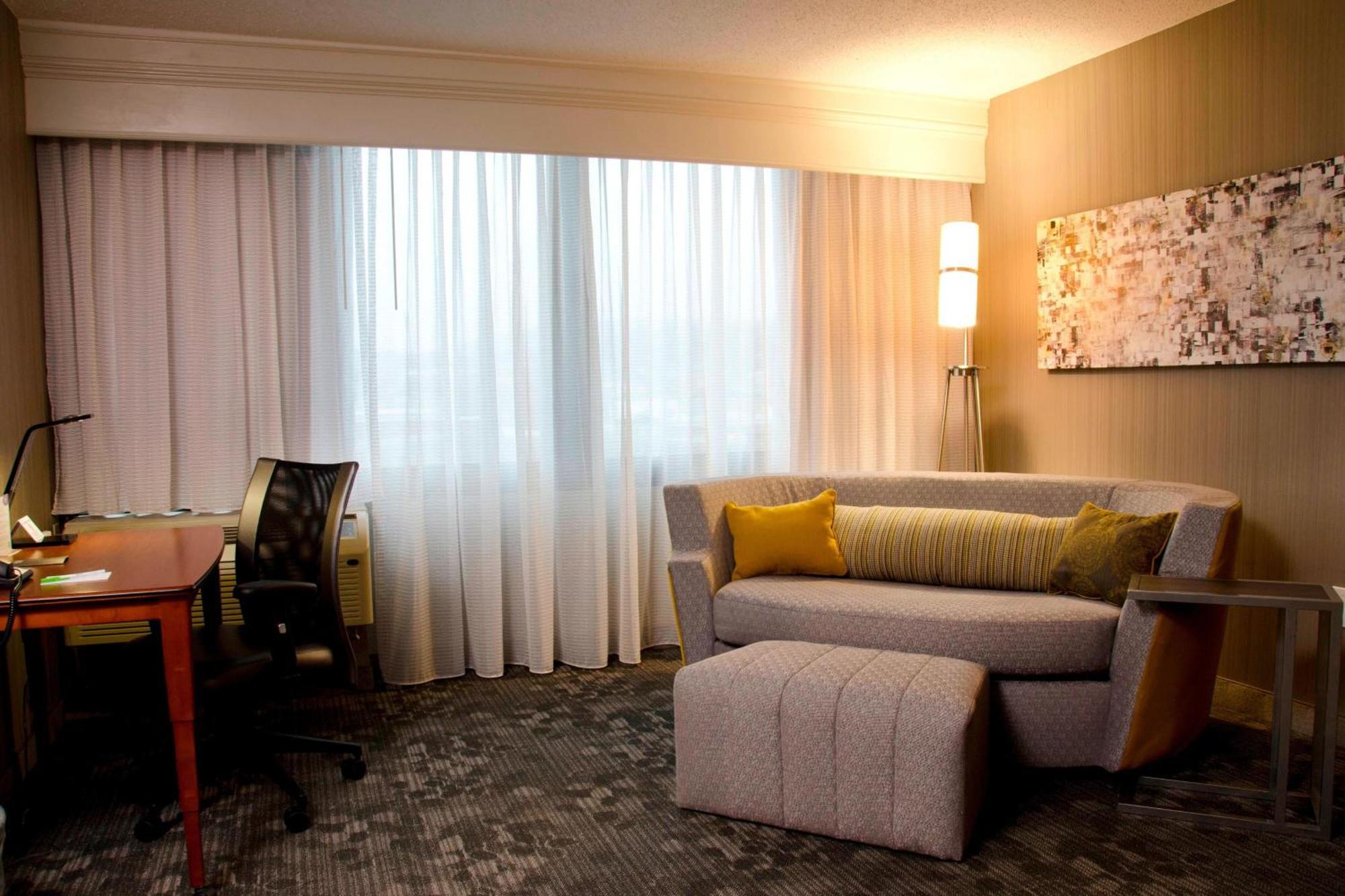 คอร์ทยาร์ด วอเทอร์บิวรี ดาวน์ทาวน์ Hotel วอเตอร์เบอรี ภายนอก รูปภาพ