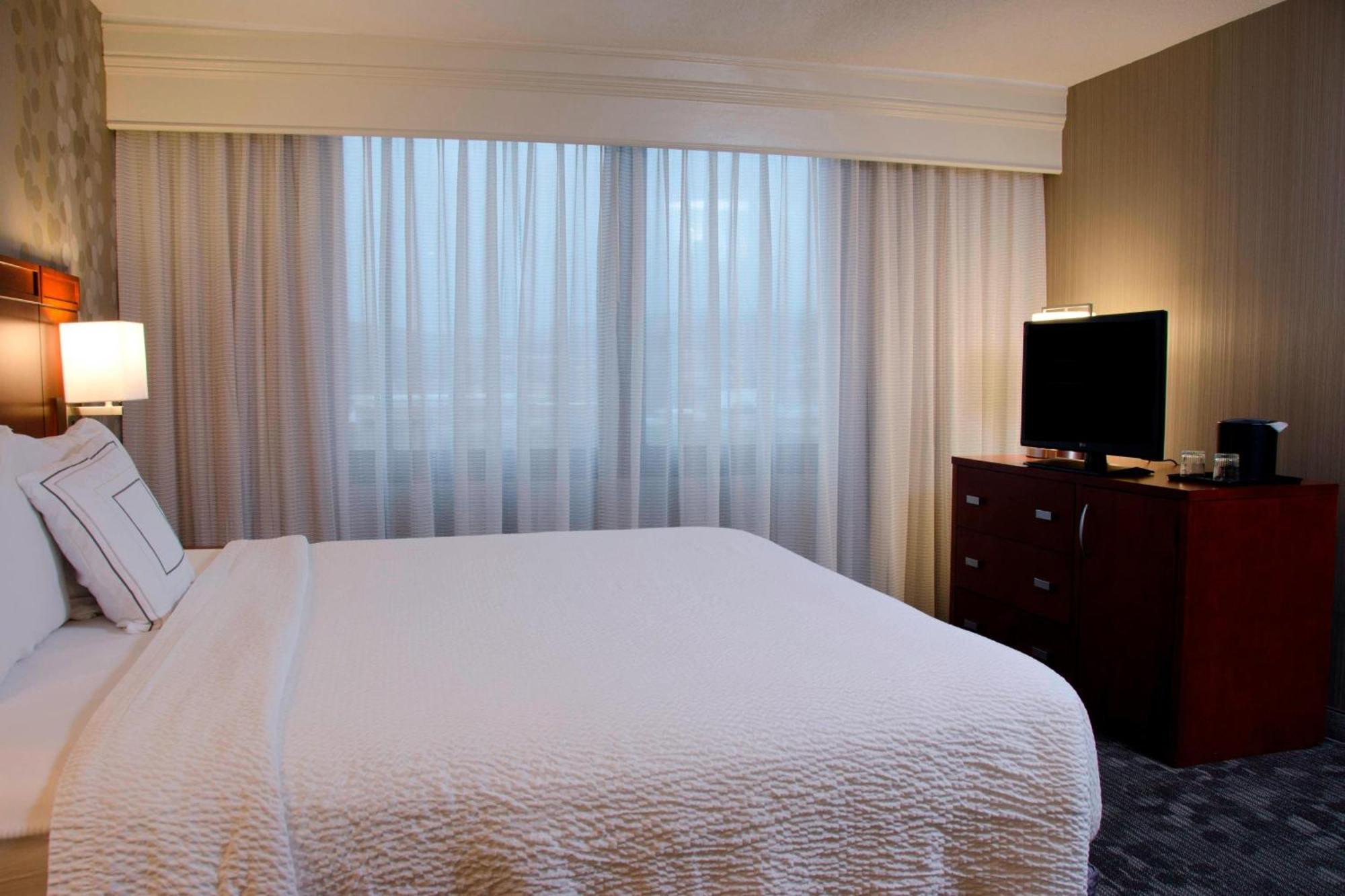 คอร์ทยาร์ด วอเทอร์บิวรี ดาวน์ทาวน์ Hotel วอเตอร์เบอรี ภายนอก รูปภาพ